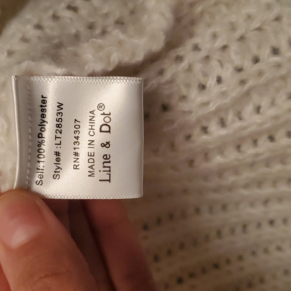 NWOT  Line and dot Sweater size L - Picture 9 of 9